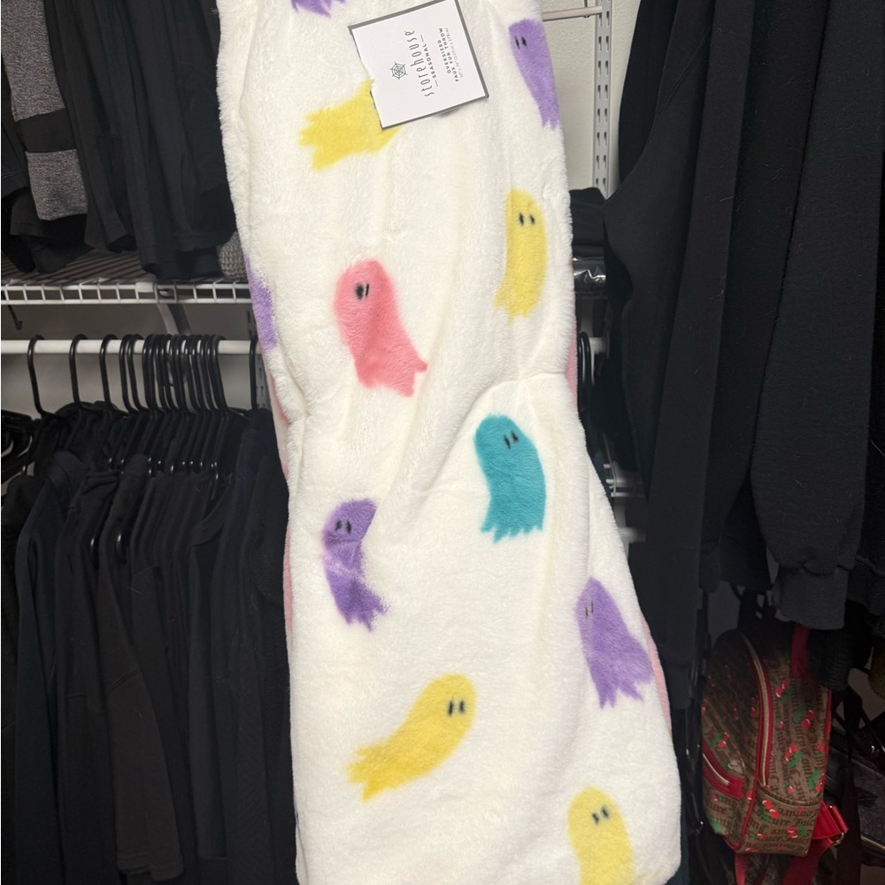 Colorful Ghost Print Fleece Blanket